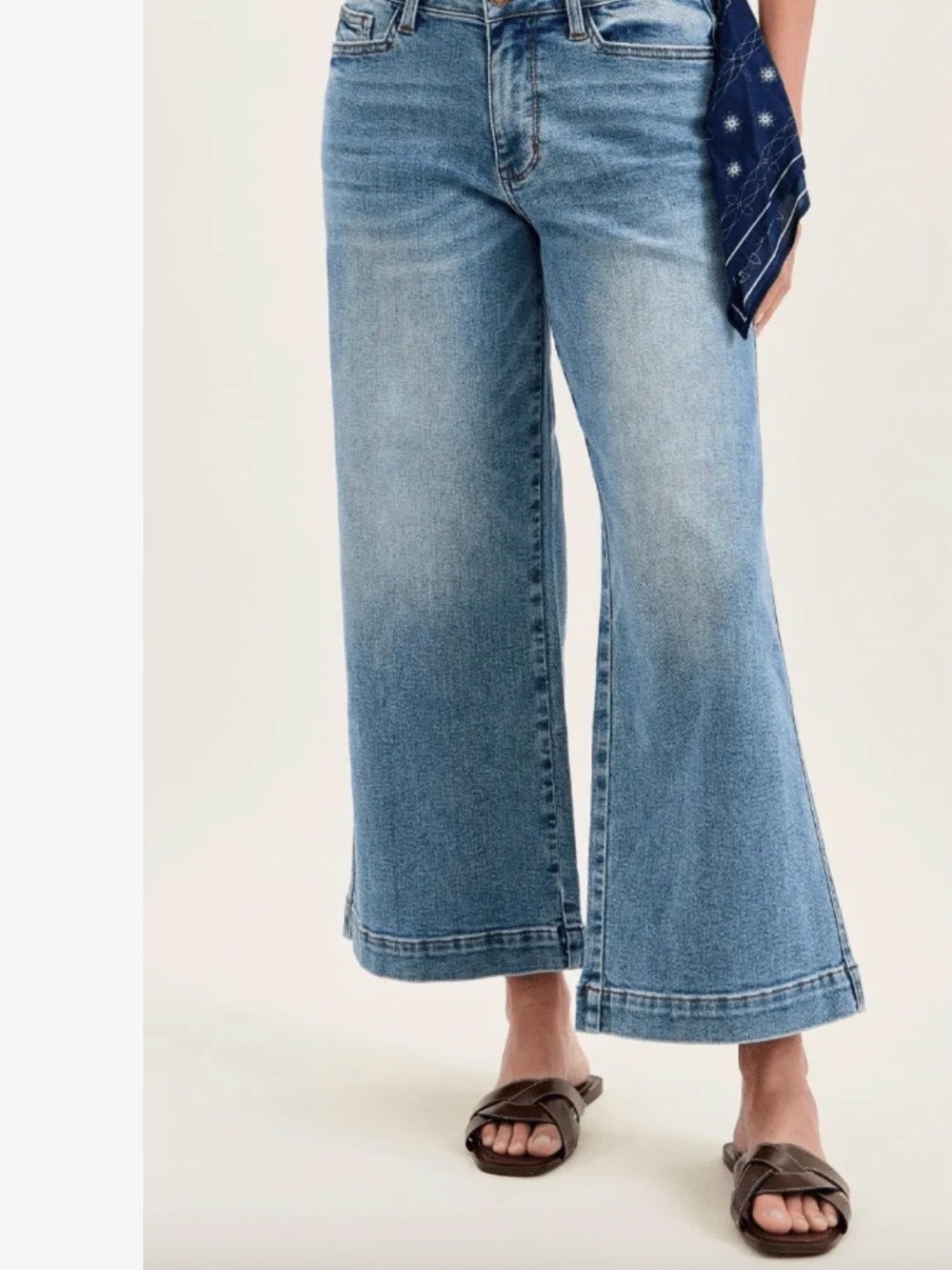 Judy Blue Light Wash Wide-Leg Crop Jeans
